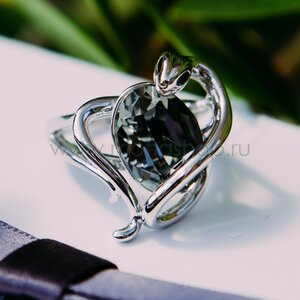 Кольцо «Змея» с черным кристаллом Кристалл 