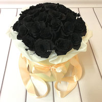 25 черных роз в дизайнерской коробке